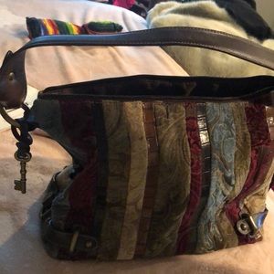 Excellent used condition vintage fossil carpet bag.